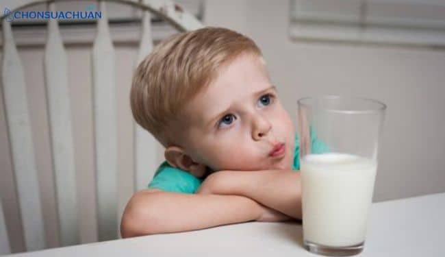 chọn sữa tăng cân cho bé dưới 1 tuổi